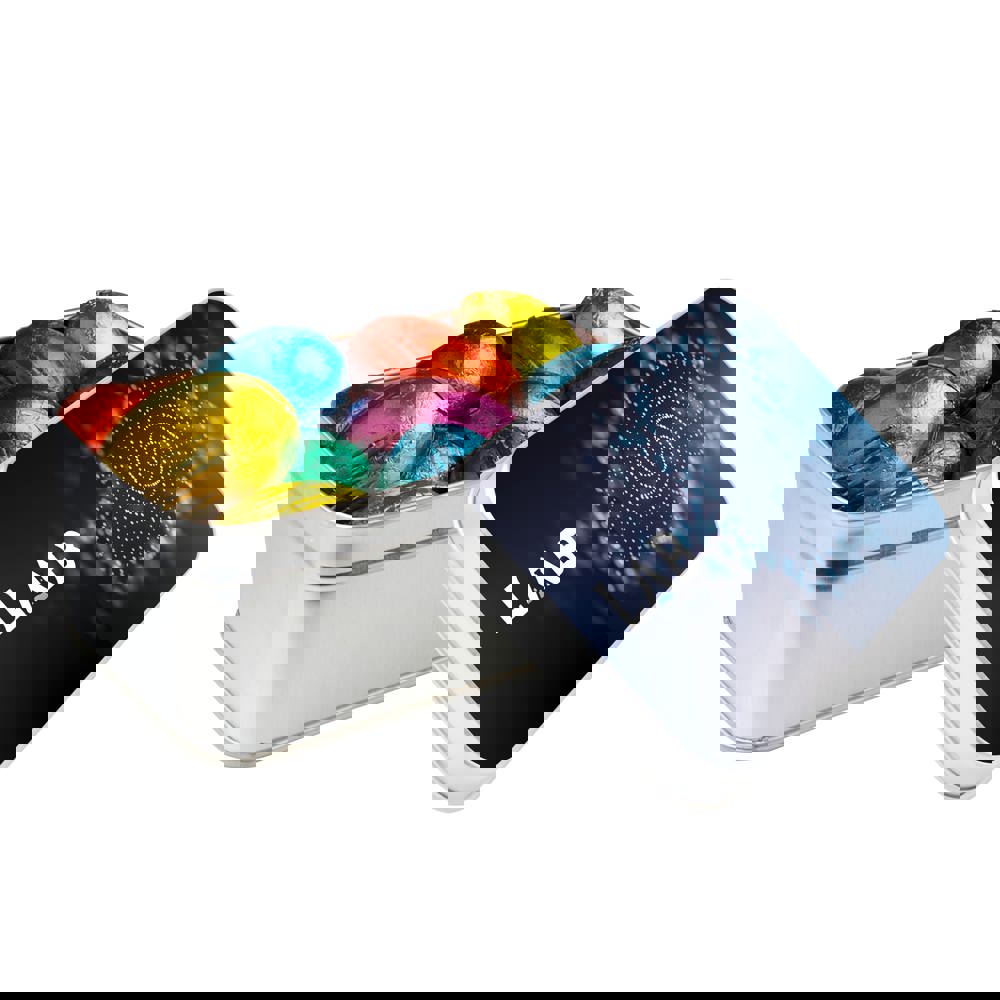 Rechteckige Dose gefüllt mit Süßigkeiten